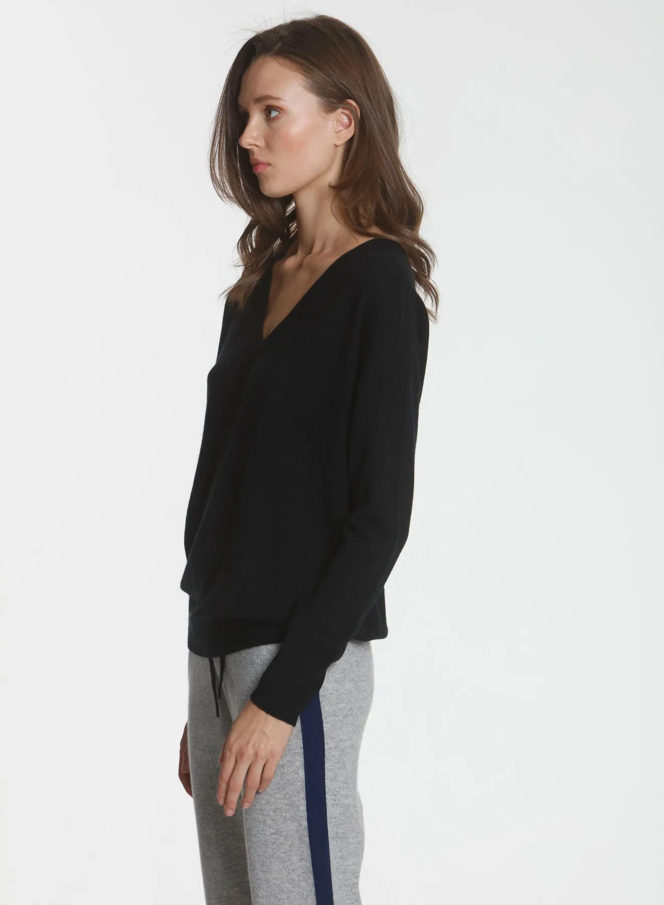 CORE Cashmere BF Vee - Black