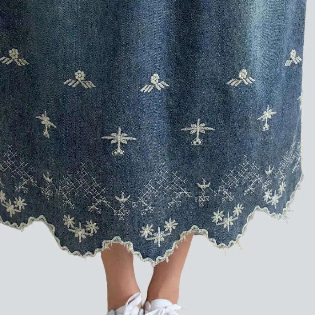 Curvy embroidered hem denim skirt