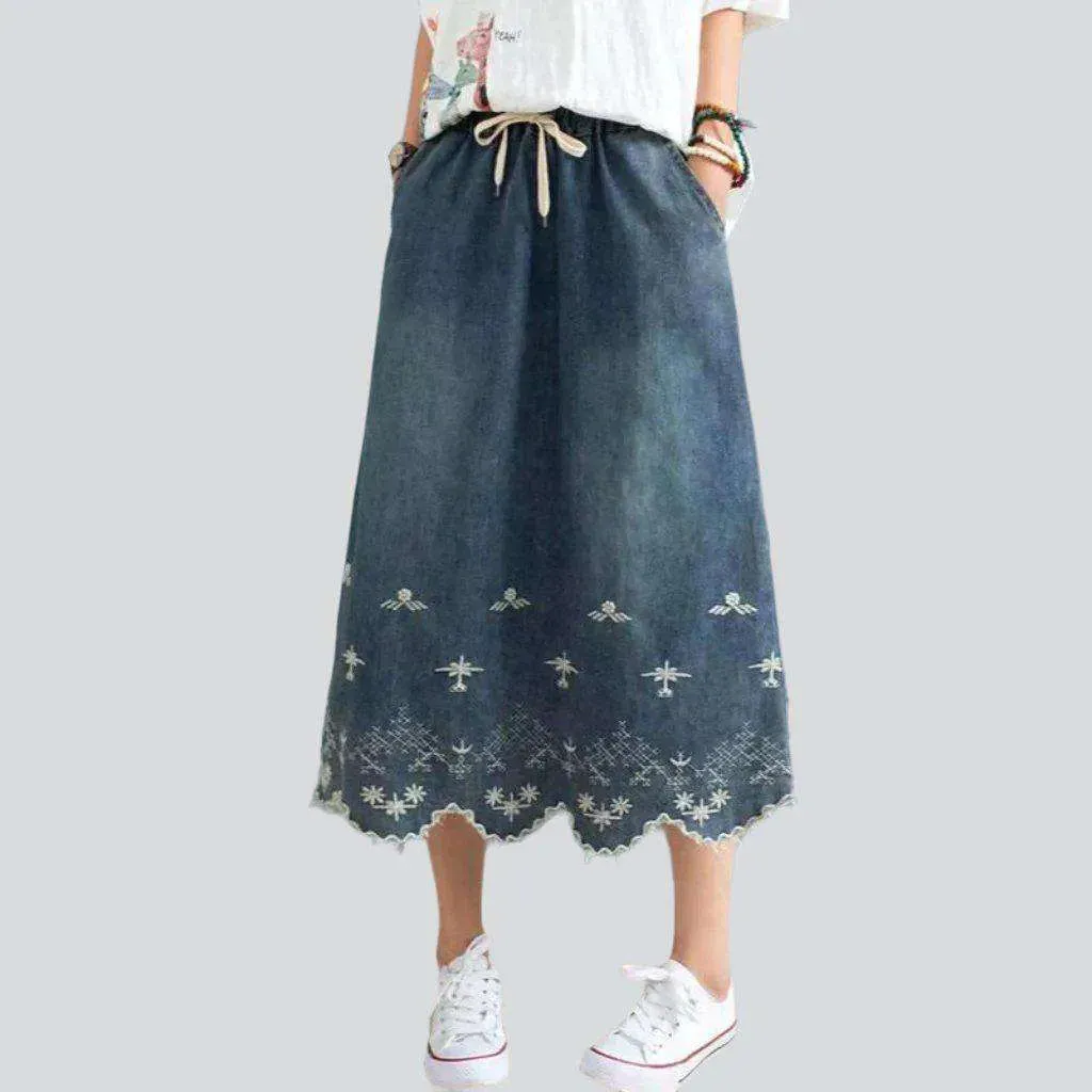 Curvy embroidered hem denim skirt