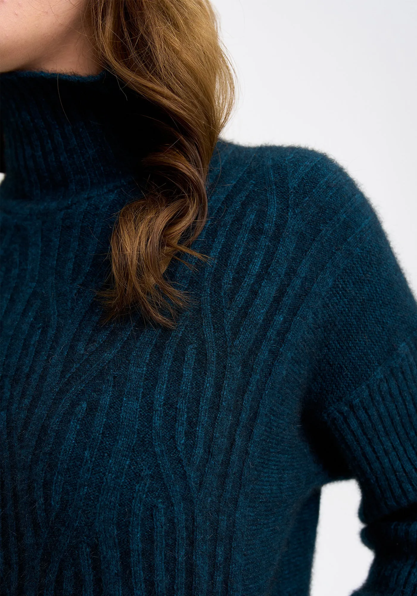 Neve Sweater