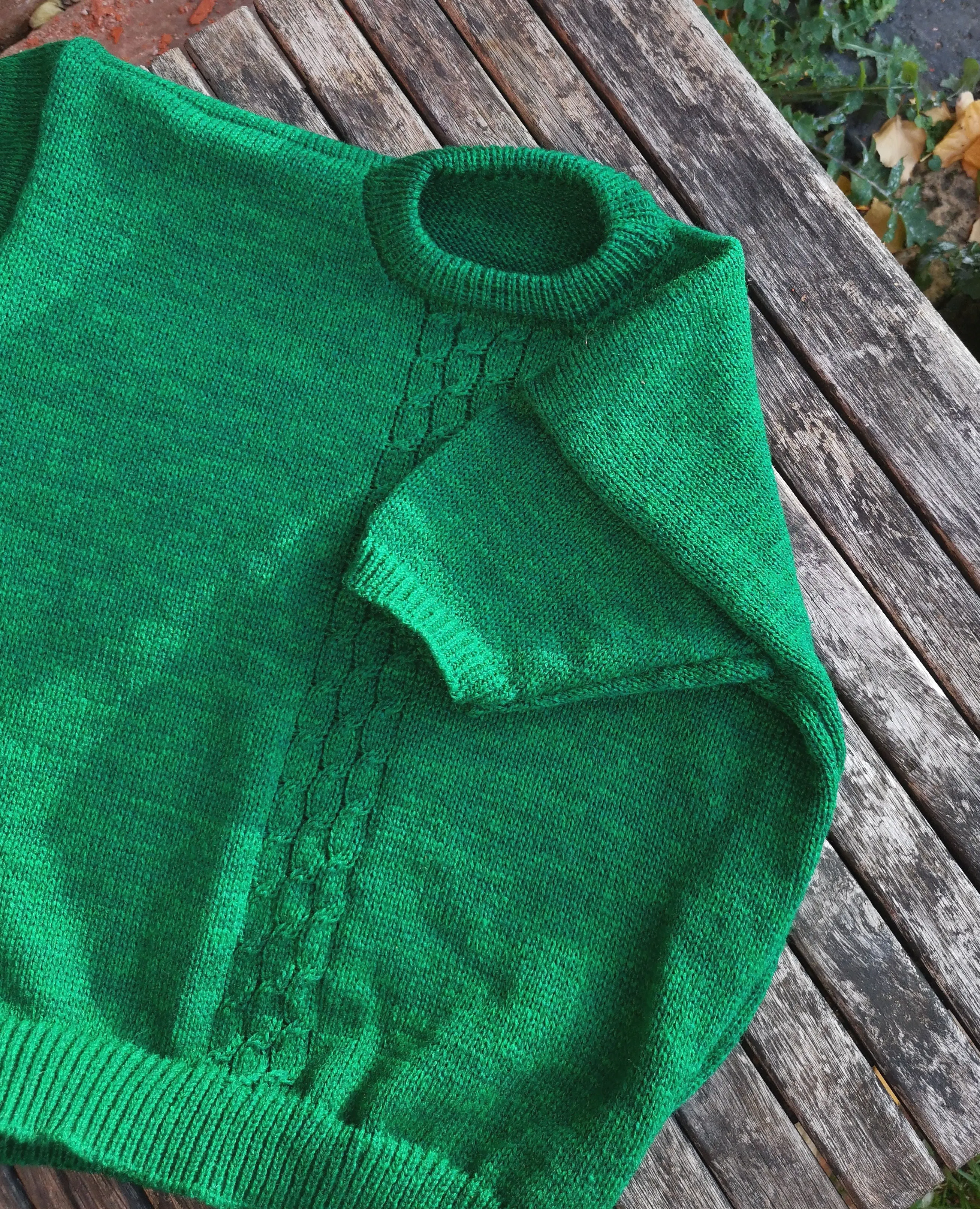 "Emmy" Girls/ladies size 6 age 12-14, cable front t shirt jumper, emerald green,