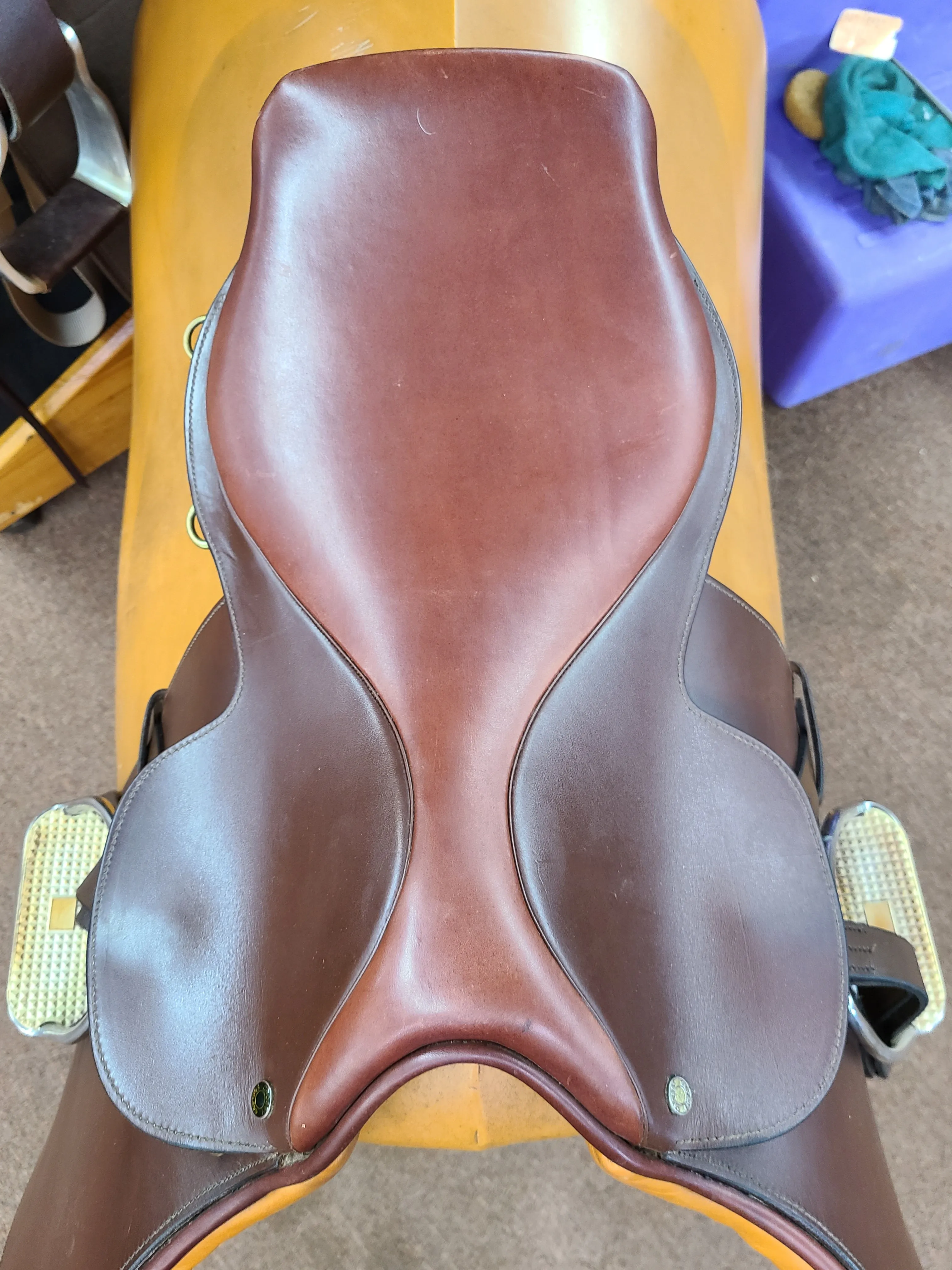 Used 17" Crosby Prix Des Nations Close Contact Jumper Saddle