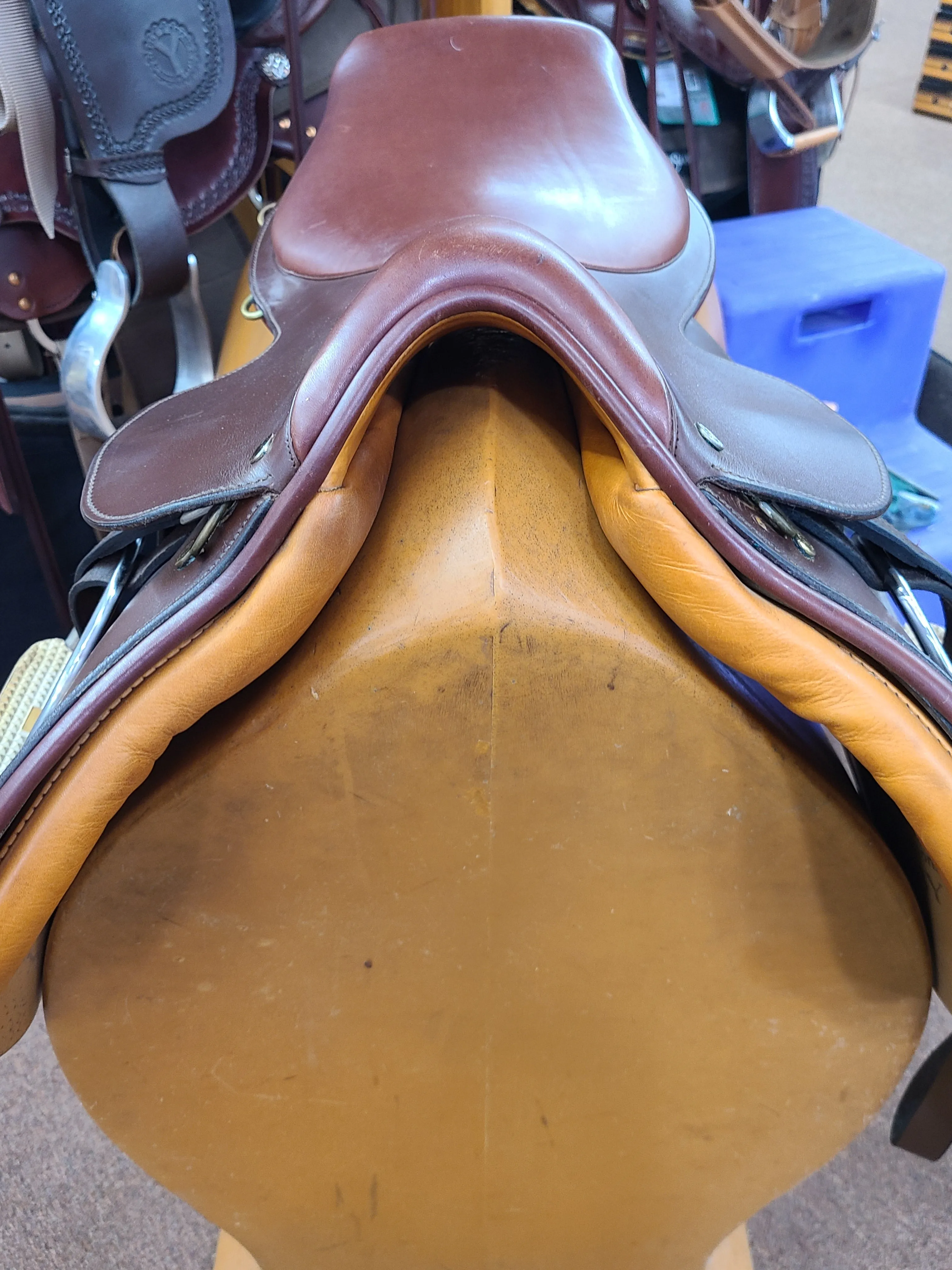 Used 17" Crosby Prix Des Nations Close Contact Jumper Saddle